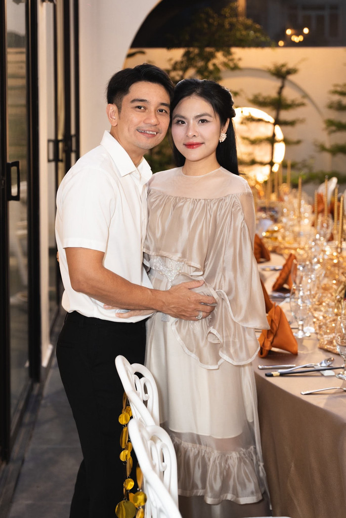 Vợ chồng Vân Trang kỷ niệm 10 năm hôn nhân.