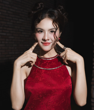 Nhan sắc xinh đẹp của Vân Trang dù đã là mẹ 4 con. Ảnh: FBNV