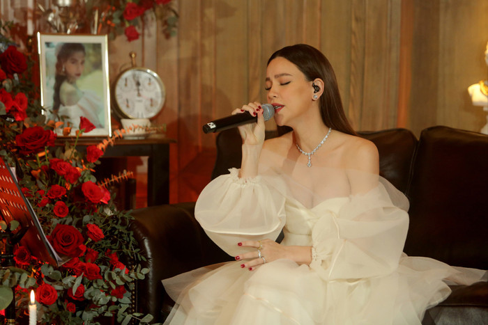 Cạn dòng nước mắt là ca khúc được nhiều khán giả yêu thích trong album Love Songs 4 của Hồ Ngọc Hà.