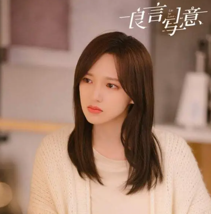 Xuất thân là thần tượng, Trình Tiêu sở hữu đường nét gương mặt sắc sảo như đồ họa giúp cô luôn nổi bật trong các khung hình hiện đại. Ảnh: Weibo