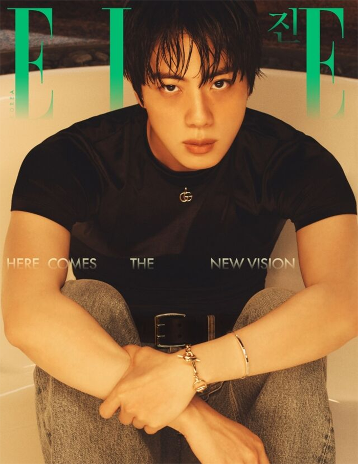 Jin (BTS) vừa xuất hiện trên trang bìa số tháng 8 của tạp chí Elle.
