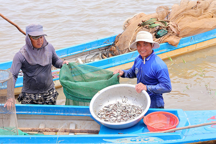 Trải nghiệm bắt cá cùng người dân Đồng Tháp