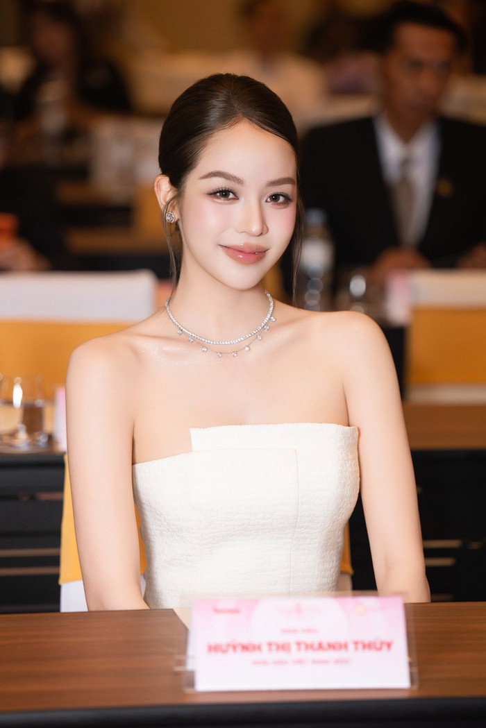 Nhiều khán giả hy vọng Hoa hậu Thanh Thủy sẽ sớm ghi tên mình vào làng điện ảnh Việt. (Nguồn: FBNV)