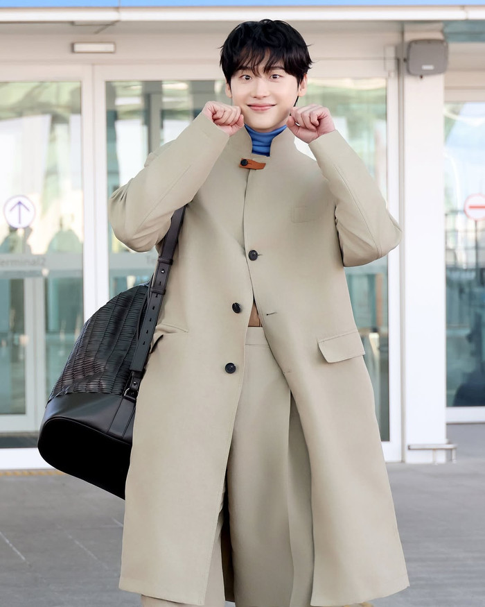 Lee Jong Suk xuất hiện với thần thái chuyên nghiệp trong thời gian hẹn hò với IU. Ảnh: IGNV