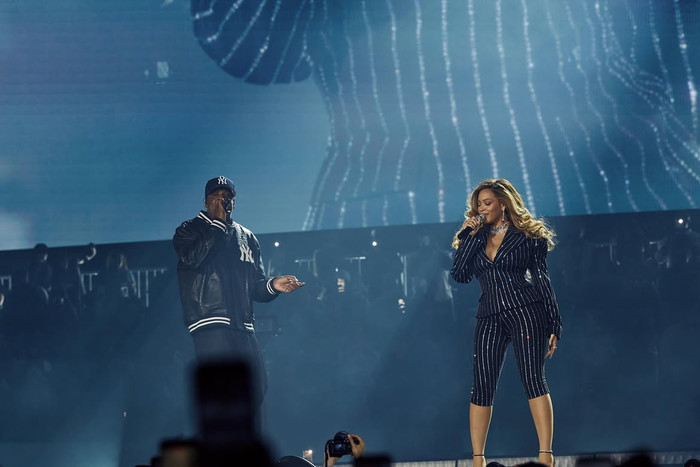 Beyoncé và con gái Blue Ivy xuất hiện trong đêm concert mở màn của Jay-Z Ảnh 2