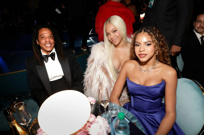 Beyoncé và con gái Blue Ivy xuất hiện trong đêm concert mở màn của Jay-Z Ảnh 4