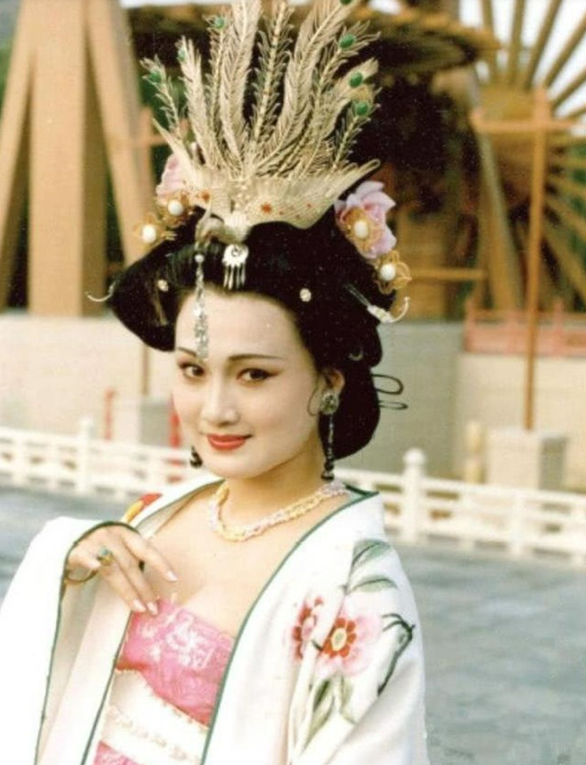 Lâm Phương Bình gắn liền với danh xưng 'Dương Quý Phi đẹp nhất màn ảnh Hoa ngữ'. Ảnh: Weibo