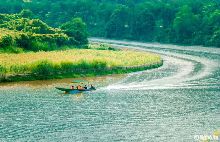Cảnh đẹp sông Giăng. Ảnh: báo Nghệ An