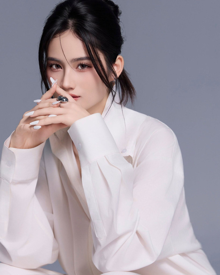 Hoa hậu Ý Nhi cho biết còn 1 học kỳ là cô kết thúc chương trình học ở Úc.