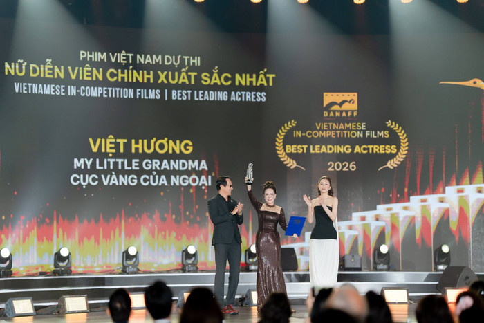 Việt Hương trải qua giai đoạn thăng hoa khi liên tiếp ghi dấu ở phòng vé và được vinh danh tại DANAFF 2026. Ảnh: FBNV.