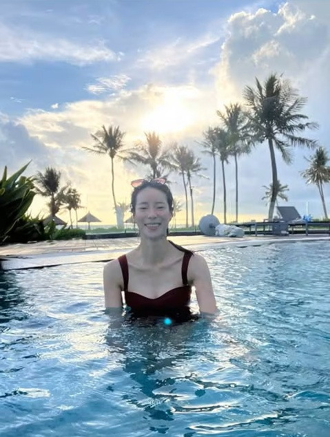 Lim Ji Yeon đi nghỉ dưỡng ở Việt Nam.