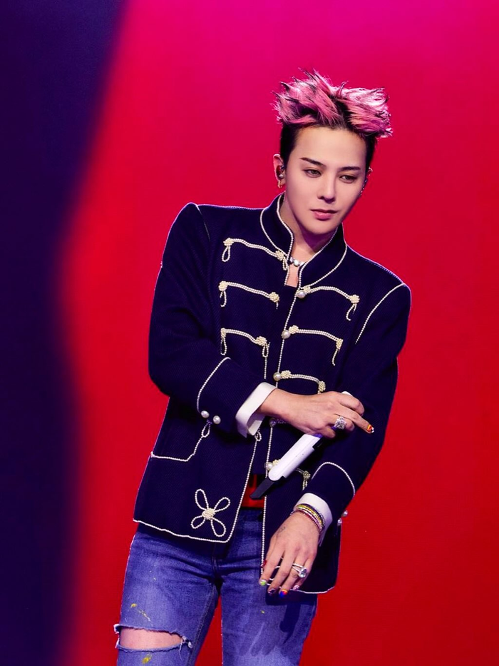 Khi lên năm nhất trung học phổ thông, lịch trình hoạt động nghệ thuật của G-Dragon ngày càng dày đặc.
