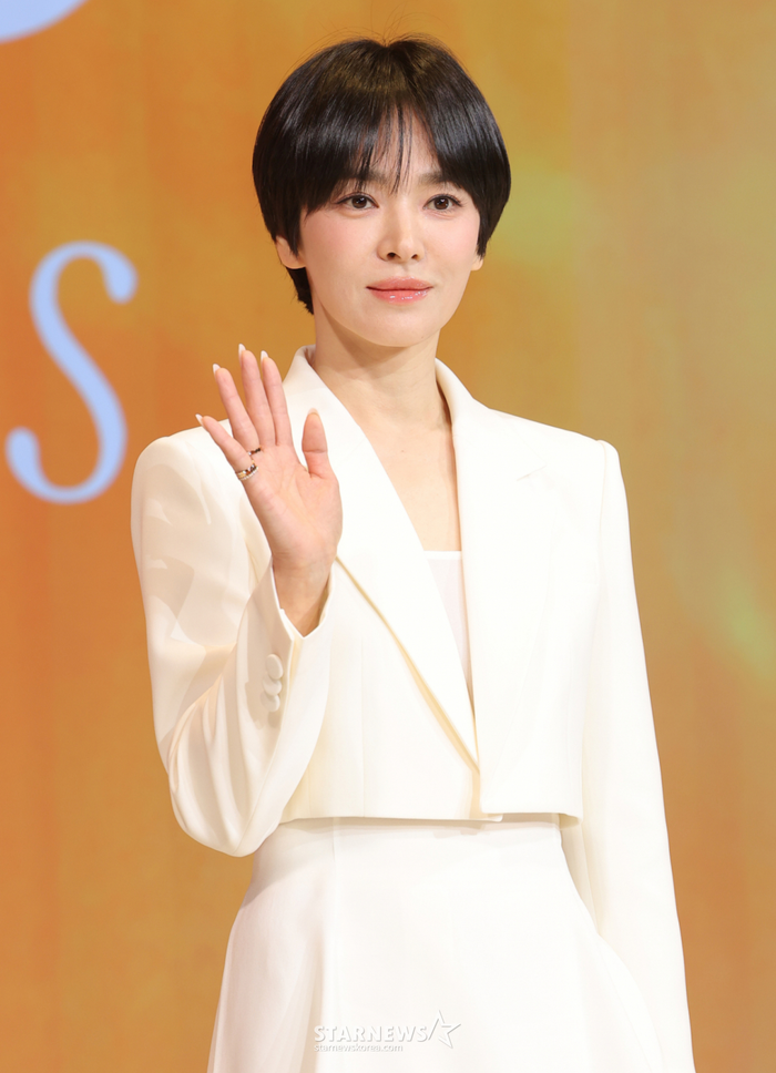 Song Hye Kyo đã quyết định ký hợp đồng với một công ty quản lý mới thành lập.