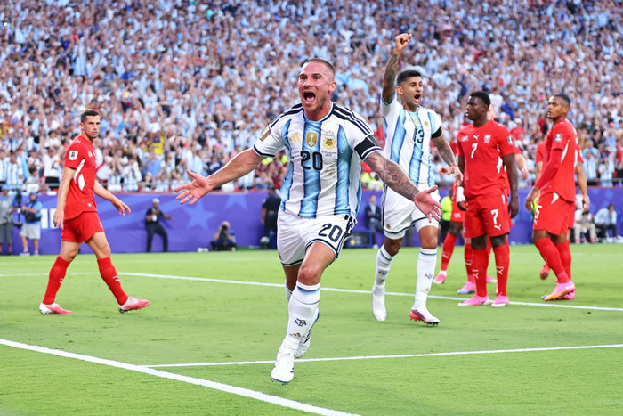 Argentina vượt qua thời khắc khó khăn để đánh bại Thụy Sĩ, tiếp tục khẳng định bản lĩnh của nhà đương kim vô địch. Ảnh: FIFA