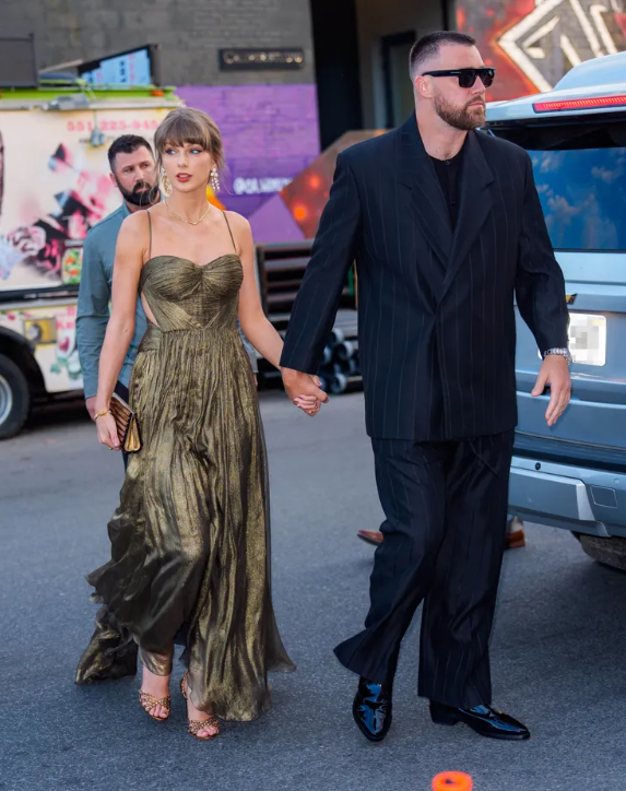 Taylor Swift và Travis Kelce được nhìn thấy vào ngày 16 tháng 5 năm 2026 tại thành phố New York. Ảnh: Getty Images