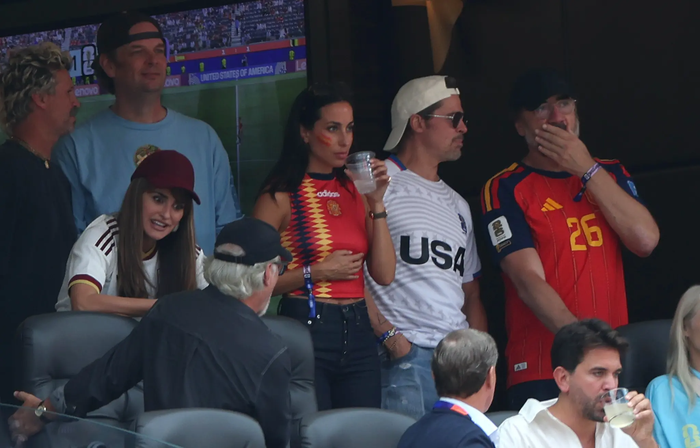 Đồng hành cùng Brad Pitt và Ines de Ramon còn có vợ chồng tài tử Tây Ban Nha Javier Bardem và Penélope Cruz.