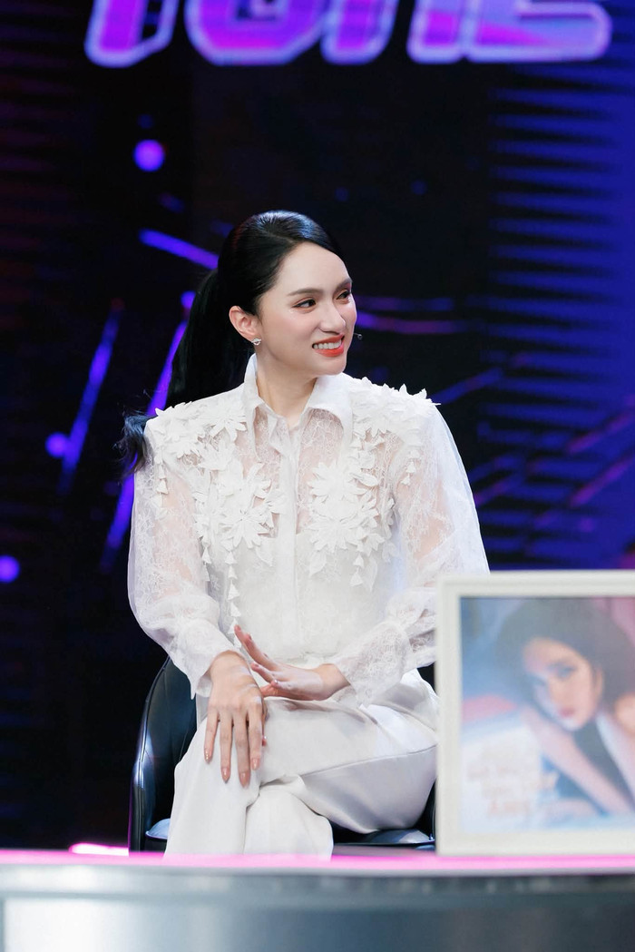 Tính cách thân thiện, năng lượng tích cực giúp Hương Giang được nhiều khán giả yêu mến. Ảnh: FBNV