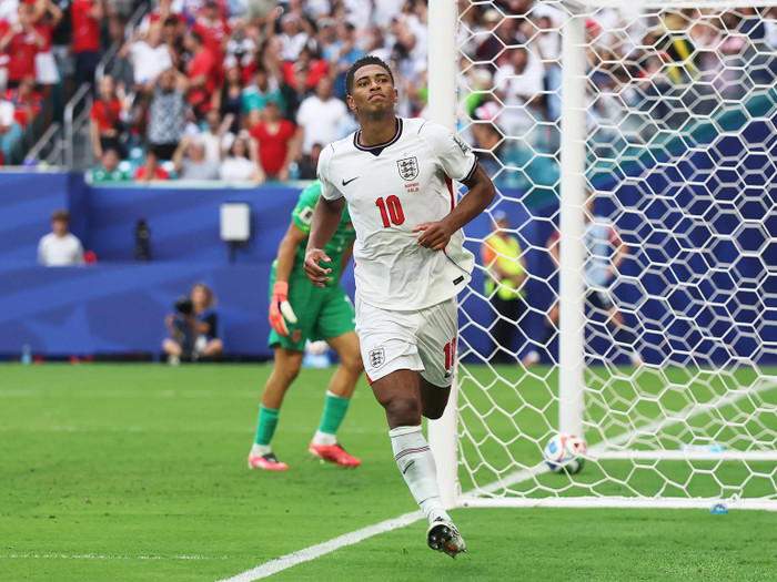 Bellingham ghi 2 bàn giúp tuyển Anh loại Na Uy. Ảnh: FIFA