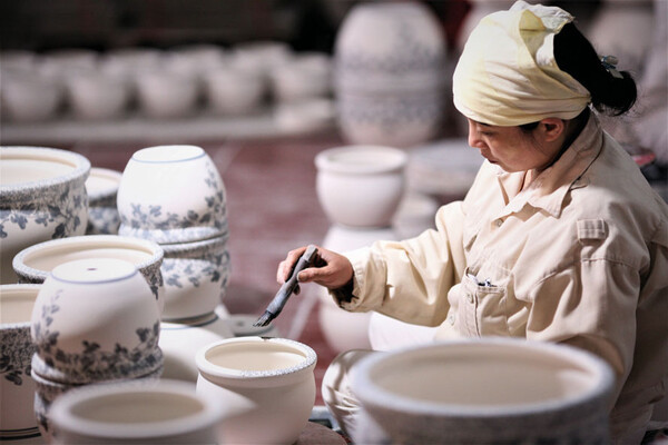 Làng gốm Bát Tràng. Ảnh: Kinh tế Môi trường