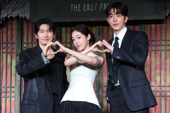 Nam Joo Hyuk và các diễn viên góp mặt trong phim The East Palace.
