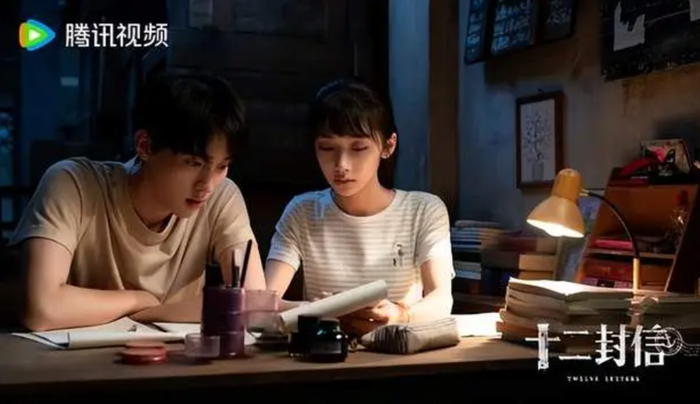 Chu Dực Nhiên và Vương Ảnh Lộ trong bộ phim Mười Hai Lá Thư. Ảnh: Tencent Video