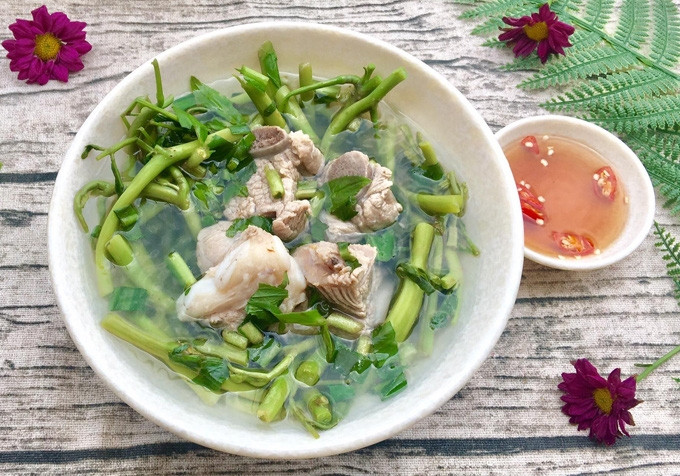 Bát canh rau nhút. Ảnh: Ngôi sao