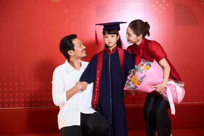 Bé Gạo được nhận xét thừa hưởng nhiều nét đẹp từ mẹ. (Ảnh: Linh Phi)
