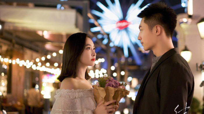 Phát sóng năm 2018 với 25 tập, Kết Ái: Mối Tình Đầu Của Đại Nhân Thiên Tuế là lựa chọn dành cho khán giả yêu thích ngôn tình pha kỳ ảo. Câu chuyện xoay quanh Hạ Lan Tĩnh Đình, một 'chu linh' mang tình yêu kéo dài qua nhiều kiếp luân hồi với Quan Bì Bì. Bên cạnh yếu tố tiền kiếp, định mệnh và thế giới huyền bí, bộ phim còn tập trung vào sự hy sinh, lòng chung thủy và những lựa chọn của các nhân vật trước thử thách. Chính sự kết hợp giữa yếu tố lãng mạn và giả tưởng đã tạo nên sức hút riêng cho tác phẩm.