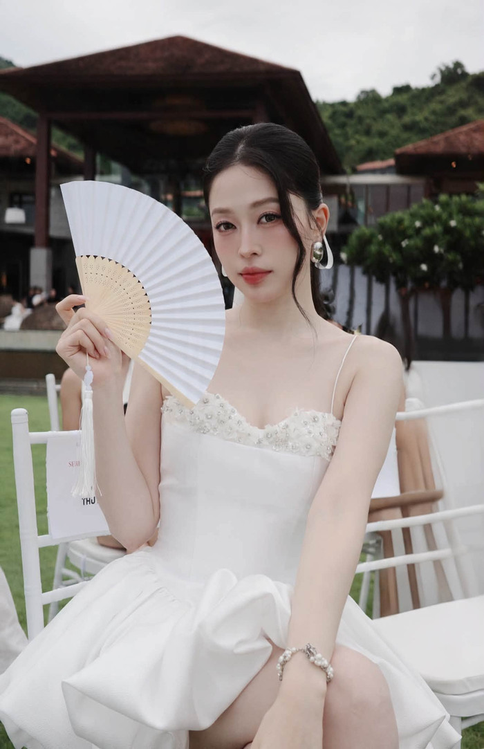 Á hậu Phương Nga tỏa sáng trong từng khung hình do Bình An chụp. (Nguồn: FBNV)