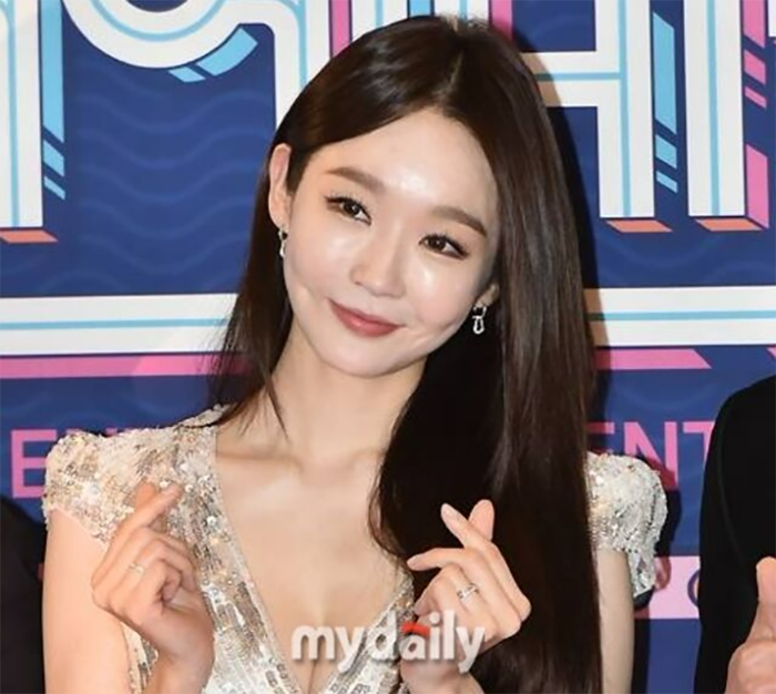 Kang Min Kyung phủ nhận tin đồn có bạn trai và chuẩn bị kết hôn.