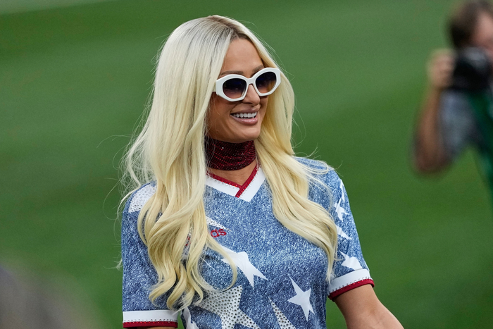 Paris Hilton từng thừa nhận màu tóc vàng bạch kim vẫn là hình ảnh mang tính biểu tượng nhất của mình.