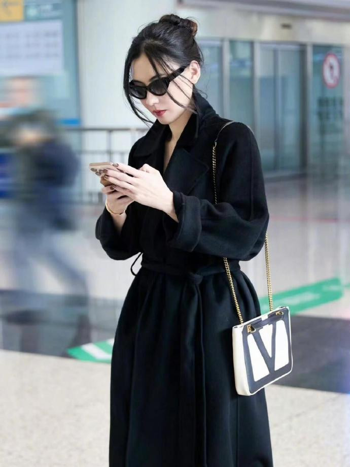 Trương Bá Chi luôn nỗ lực làm việc trong thời gian vừa qua. Ảnh: Weibo