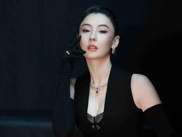 Trương Bá Chi bị thiếu máu nghiêm trọng. Ảnh: Weibo