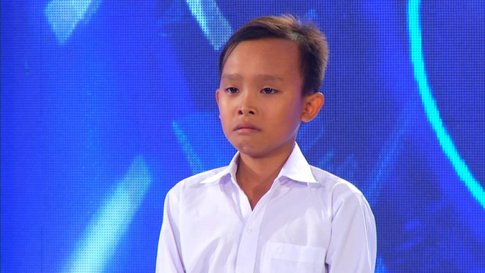 Hồ Văn Cường thời điểm vẫn là cậu bé nghèo đi thi Vietnam Idol Kids với câu chuyện khiến nhiều người xúc động.