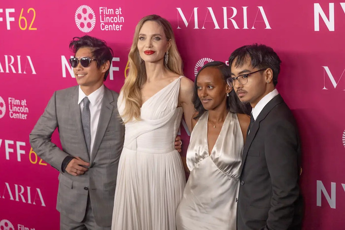 Angelina Jolie cùng ba người con lớn nhất của mình, Pax, Zahara và Maddox, vào năm 2024 (Ảnh: Getty).
