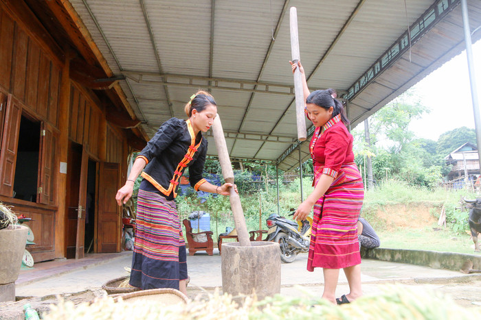 Du khách đến miền Tây xứ Nghệ có thể trải nghiệm những hoạt động đời thường của bà con nơi đây. Ảnh: báo Nghệ An