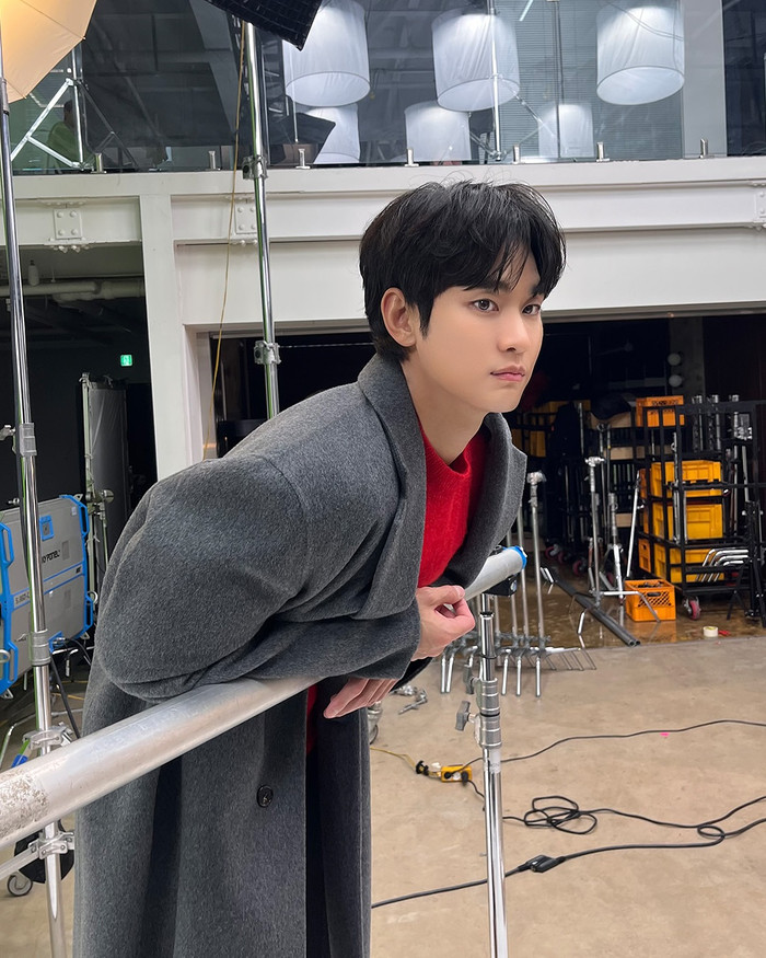 Kim Soo Hyun đang từng bước trở lại hoạt động khi vừa thực hiện chiến dịch quảng cáo mới. (Nguồn: Instagram nhân vật)