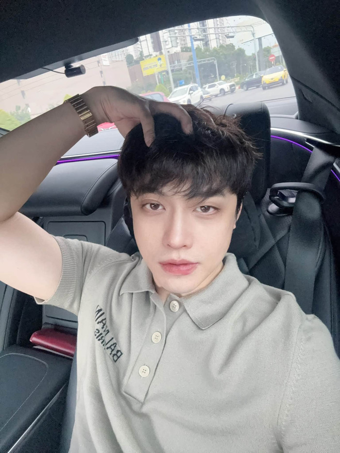 Noo Phước Thịnh gây sốt với visual trẻ trung ở tuổi U40. (Nguồn: FBNV)