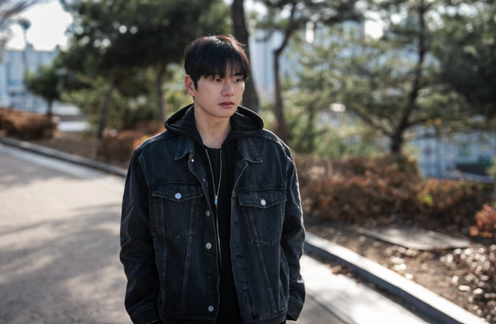Lee Yi Kyung lần đầu đảm nhận vai chính trong dự án điện ảnh Việt - Hàn Mẹ Ơi, Về Nhà, đánh dấu bước ngoặt mới trong sự nghiệp. Ảnh: ĐPCC.