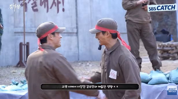 Hậu trường cảnh quay của So Ji Sub và Ok Taecyeon. (Ảnh từ Chosun)