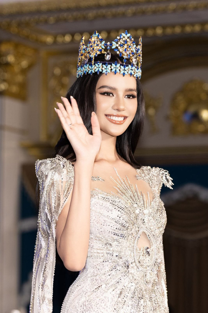 Opal Suchata gây ấn tượng với vẻ đẹp thanh lịch.&nbsp;