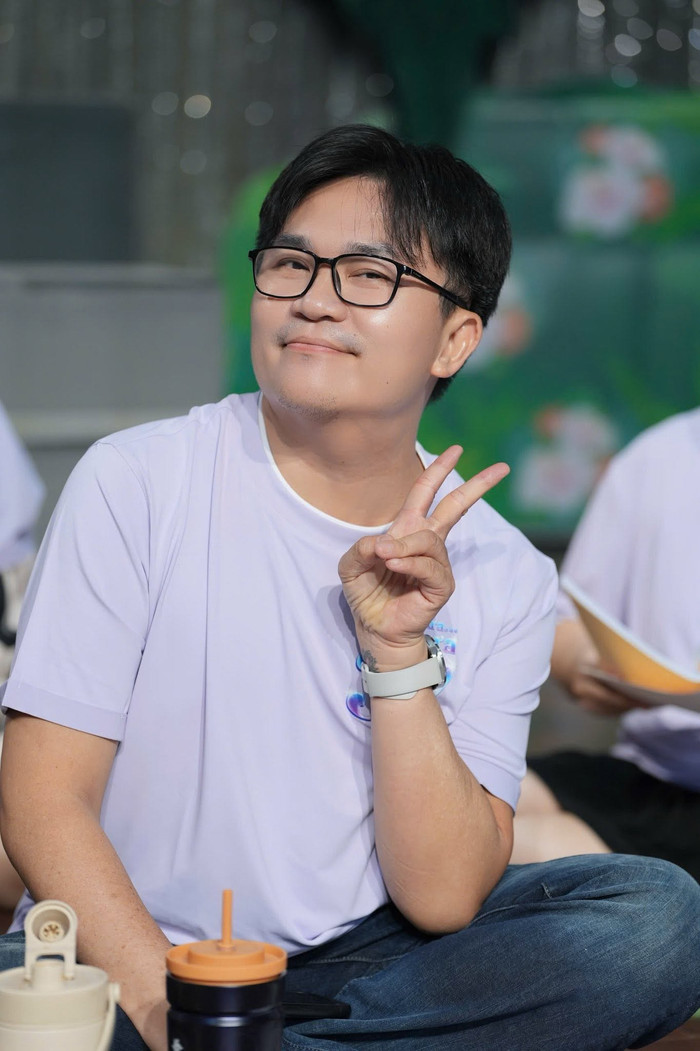 Đại Nghĩa tận hưởng hạnh phúc 'muộn màng' ở tuổi 48 khi được thỏa thích làm những điều mới mẻ trong sự nghiệp nghệ thuật (Ảnh: FBNV).