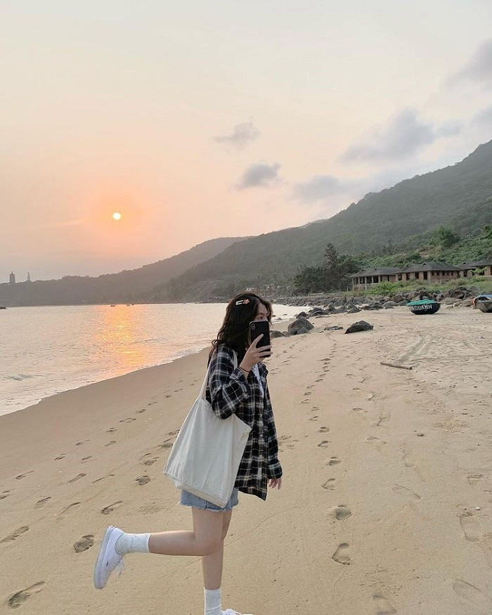 Bình minh trên Bãi Rạng rất thơ mộng (Ảnh: _sadnessismybestfriend)&nbsp;