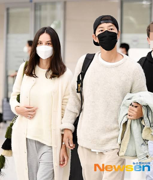 Song Joong Ki vô tình vướng tin đồn ly hôn với vợ ngoại quốc. Ảnh: Newsen