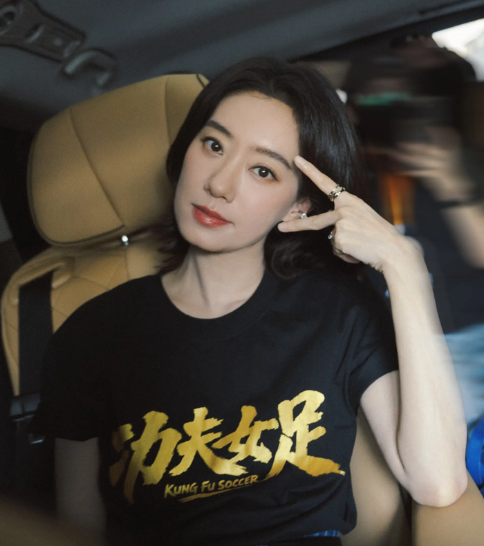 Trương Tiểu Phỉ trở thành nữ diễn viên sinh sau năm 1985 đầu tiên vượt mốc 110 tỷ đồng doanh thu phim điện ảnh. Ảnh: Sohu