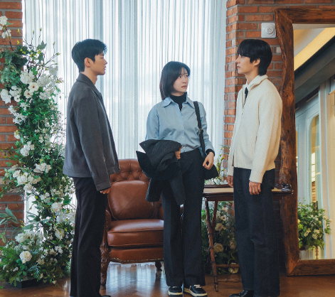 Cuộc gặp bất ngờ giữa Cha Ji Yoon và Cho Ga Eul khiến bầu không khí trở nên căng thẳng.