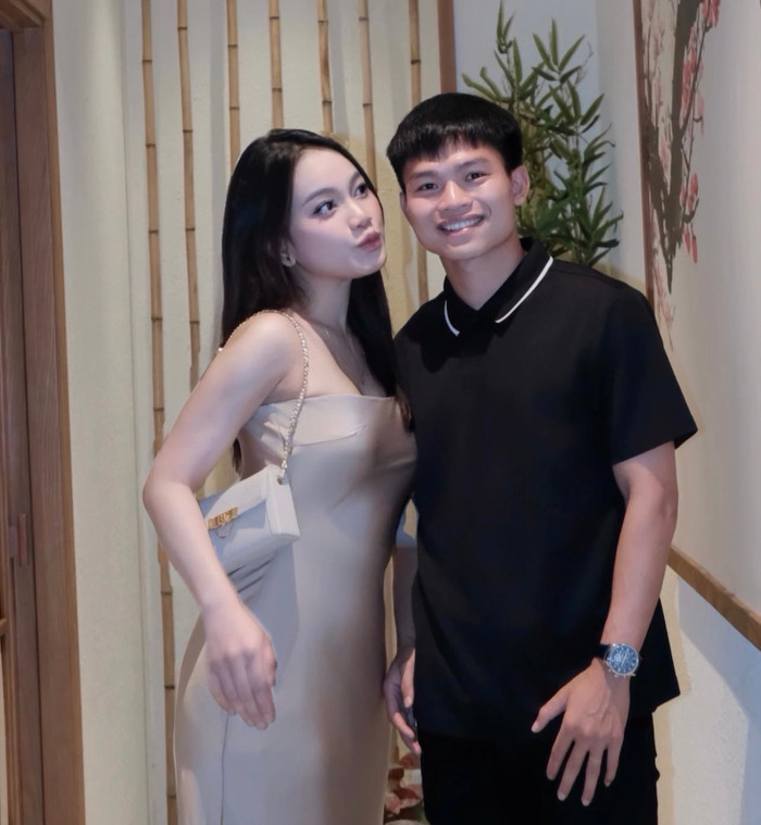 Vợ chồng cầu thủ Hồ Văn Cường.