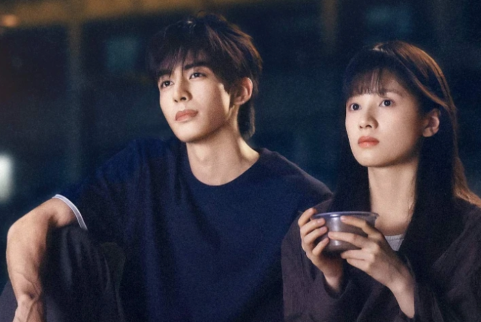 Tống Uy Long Và Trương Tịnh Nghi hóa thân thành những nhân vật xuất phát từ góc tối của cuộc sống. Trải qua khó khăn họ từng bước trưởng thành và đi đến hạnh phúc. Ảnh: MXH