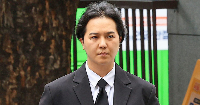 Ánh mắt mệt mỏi của Song Mino (WINNER) khiến nhiều người chú ý. (Nguồn: Koreaboo)