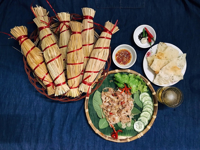 Trở về sau chuyến tham quan Đà Nẵng quê Mỹ Tâm, những món quà này không phải ai cũng biết để mua Ảnh 4
